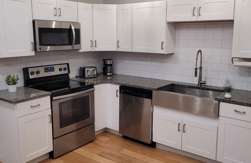 Avondale House | Walk to Zoo, UC, Short Vine entertainment, and hospitals. Close to everything