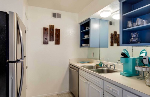 Knox - Henderson Condo | Walkable Dallas Vacation Rental w/Community Pool!