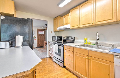 Sitka House | Walkable Sitka Getaway w/Community Perks!