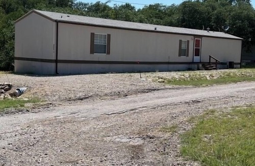 May House | Walking distance to Lake Brownwood! Wildlife come right up to the deck!