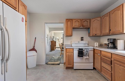 La Grande House | Walking Distance to Town Discount Ski Passes TRAVELERS WELCOME