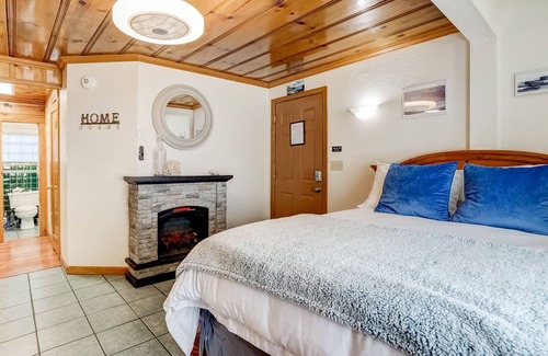 Stateline Cottage | Walking distance to the lake, restaurants, shops, Gondola & more cottage 3