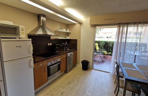 Le Pradet Apartment | Walking distance to the beach Air-conditioned T2 apartment in Le Pradet- Swimming pool, tennis court