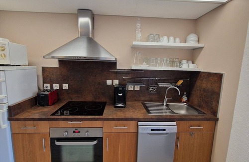 Le Pradet Apartment | Walking distance to the beach Air-conditioned T2 apartment in Le Pradet- Swimming pool, tennis court