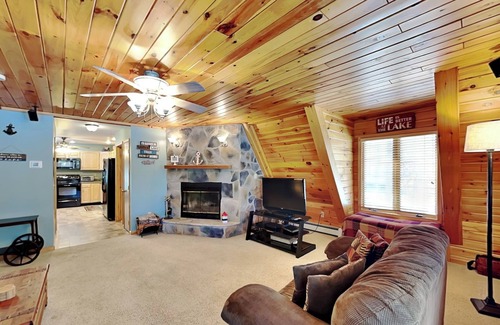 Blakeslee House | Walnut Cellars | Great Views, Fire Pit, Large Yard