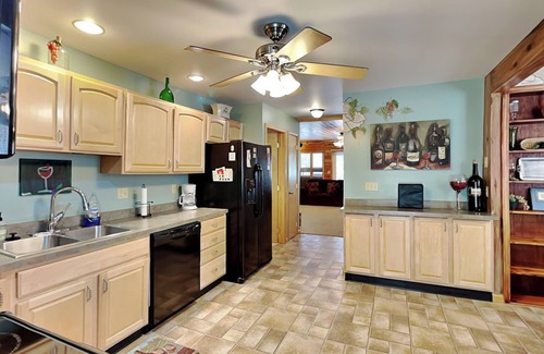 Blakeslee House | Walnut Cellars | Great Views, Fire Pit, Large Yard