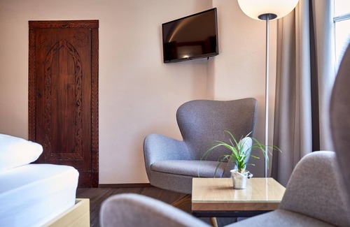 Albions House | Walther von der Vogelweide