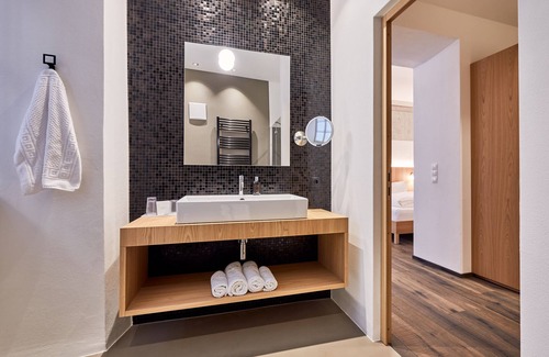 Albions House | Walther von der Vogelweide