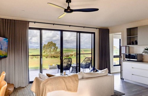 Yanakie House | Wamoon Retreat - The Apartment ~ Luxury Gateway to Wilsons Prom