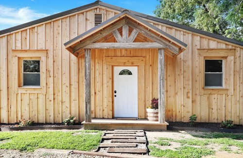 Grandview Plaza Apartment | Wanderlust Suite 2 Bed 2 Bath Apt.