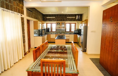 Todupulai Hotel | Wanderville