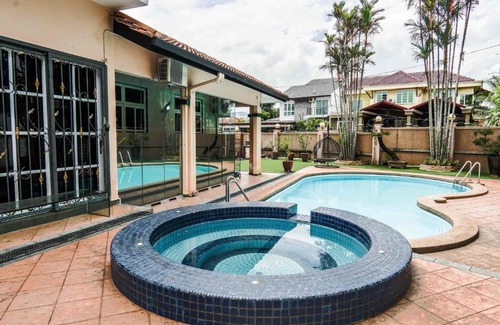 Federal Territory of Kuala Lumpur House | Wangsa Maju Luxury Villa with Private Pool-12pax