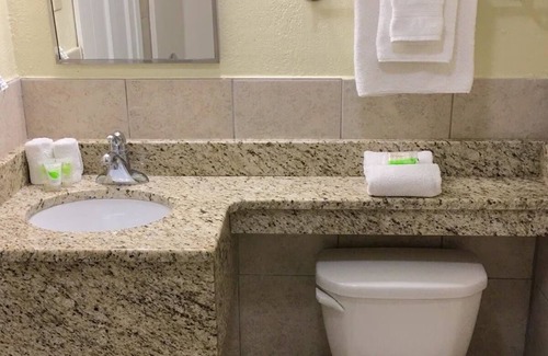 Sturbridge Hotel | Warm and Inviting Sturbridge Accommodation with Complimentary Breakfast