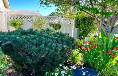 Grants Pass House | Warm and Inviting