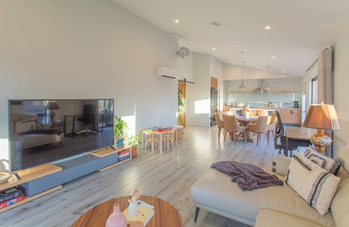 Prebbleton Apartment | Warm Safe Quiet Spacious Family Home, Sleeps 7