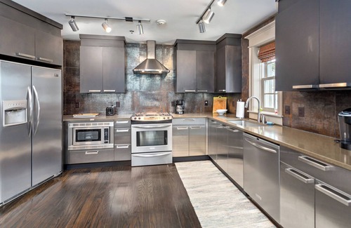 King City Condo | Watch all the goings on in the village from your deck overlooking Mallery St.