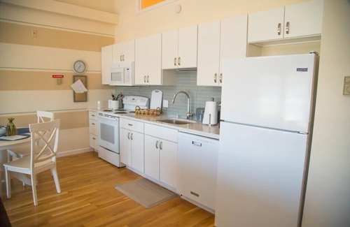 Watch Hill Condo | Watch Hill Condo with Sunset Views over the Bay