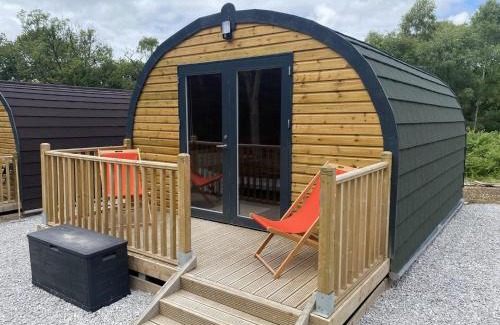 Abercwmboi House | Waterfall Pod 5 Pet Friendly