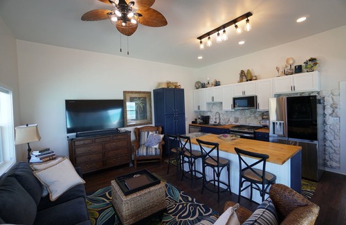 Staniel Cay Apartment | Waterfront 1-bedroom apartment in charming Staniel Cay Huge Patio