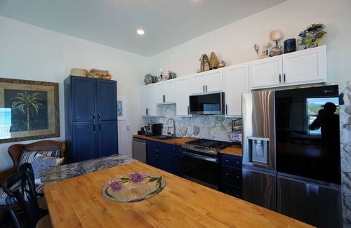 Staniel Cay Apartment | Waterfront 1-bedroom apartment in charming Staniel Cay Huge Patio