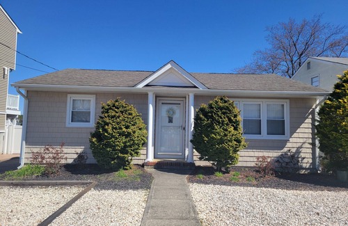 Osbornsville House | Waterfront! 2-bedroom house with amazing views & all the comforts of home!