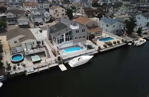 Osbornsville House | Waterfront 2BR Home in Brick w/Swimming Pool