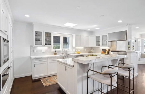 Larkspur House | Waterfront 4-bedroom house on Larkspur Lagoon with Wi-Fi and AC