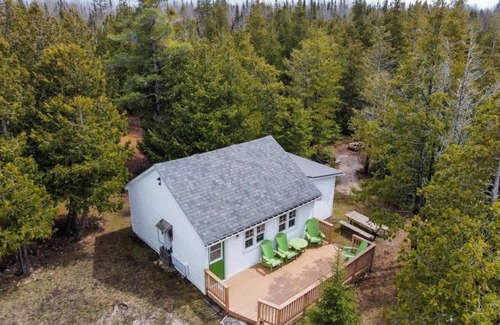 Tobermory Cabin | Waterfront Cabin | Lake Huron |10 Min to Tobermory
