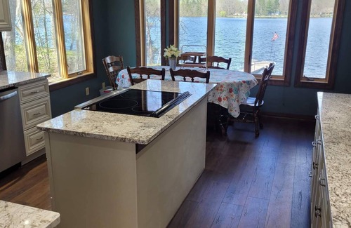Hillman Cabin | Waterfront Cabin on Beautiful Peavy Lake! Sandy Beach with Crystal Clear Waters!