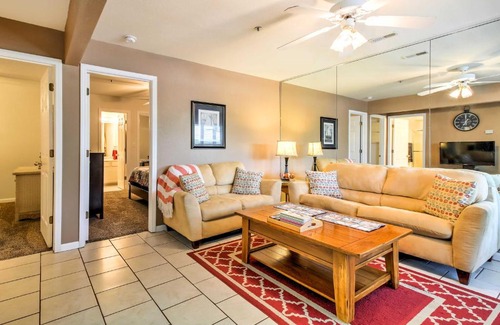 Lakeland Apartment | Waterfront Condo on Lake Ozark with Boat Slip and Pool