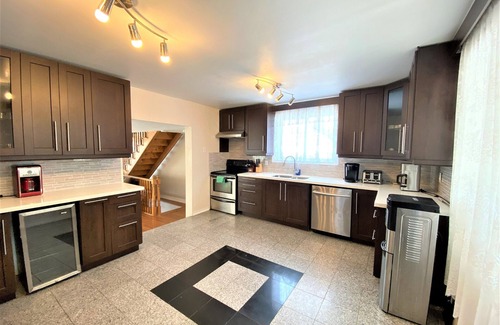 Dunsford House | Waterfront Cottage on Sturgeon Lake with AC & WIFI