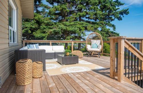 Stratford House | Waterfront Cottage beach access