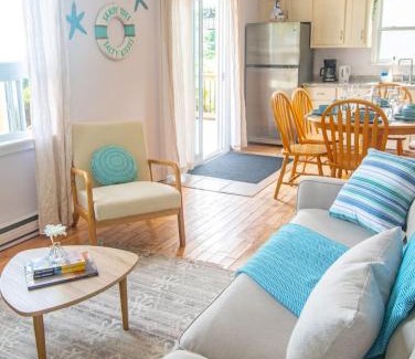 Stratford House | Waterfront Cottage beach access