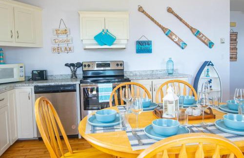 Stratford House | Waterfront Cottage beach access