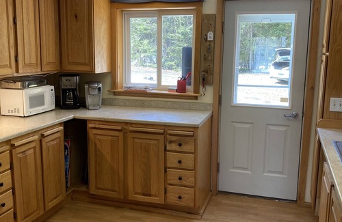 Glover Cottage | Waterfront cottage on beautiful Vermont lake