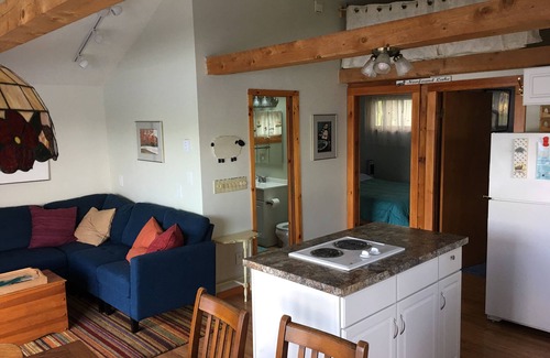 Bristol Cottage | Waterfront Cottage with Panoramic Lake Views