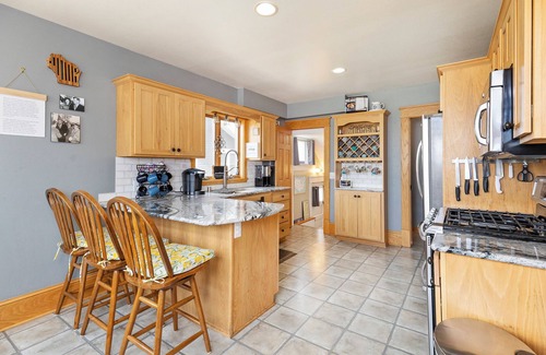 Fort Atkinson House | Waterfront Getaway: Kayaks, fishing, game room, fire pit, gathering room…