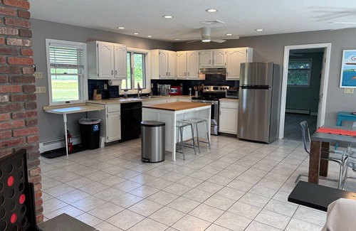 East Haddam House | Waterfront Goodspeed airport 2-bedroom house with AC, WiFi