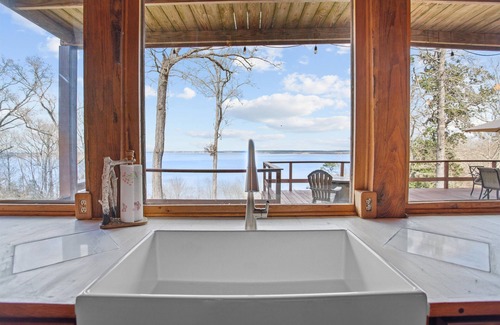 Zavalla House | Waterfront Hide-A-Way Lodge on Big Sam!