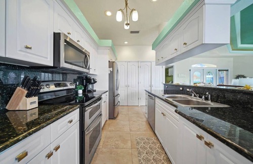 Burnt Store Isles House | Waterfront home W/courtyard pool