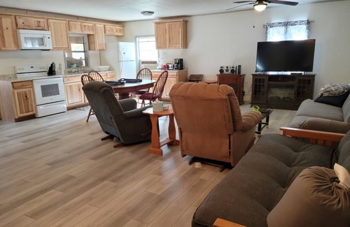 Hemphill Cabin | *WATERFRONT in Six Mile (Hemphill) on Toledo Bend