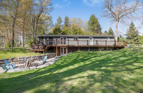 Kirkfield House | Waterfront Kawartha Cottage | Cozy Private Retreat