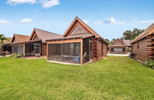 Okeechobee Cabin | Waterfront Log Cabin