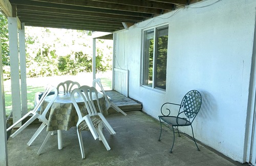 Livingston House | Waterfront Lower Level Private Entrance