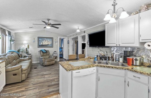 Merritt House | Waterfront mobile home with AC in quite Merritt NC!