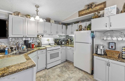 Merritt House | Waterfront mobile home with AC in quite Merritt NC!