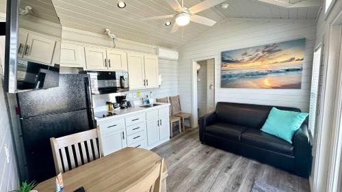 Gilchrist House | Waterfront on the Bay & Close to Beach -Brand New!