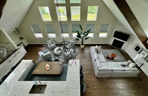 Roscoe House | Waterfront Resort Escape