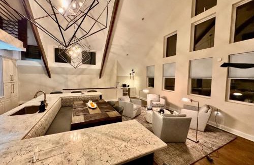 Roscoe House | Waterfront Resort Escape