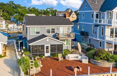 Osbornsville House | Waterfront Serenity